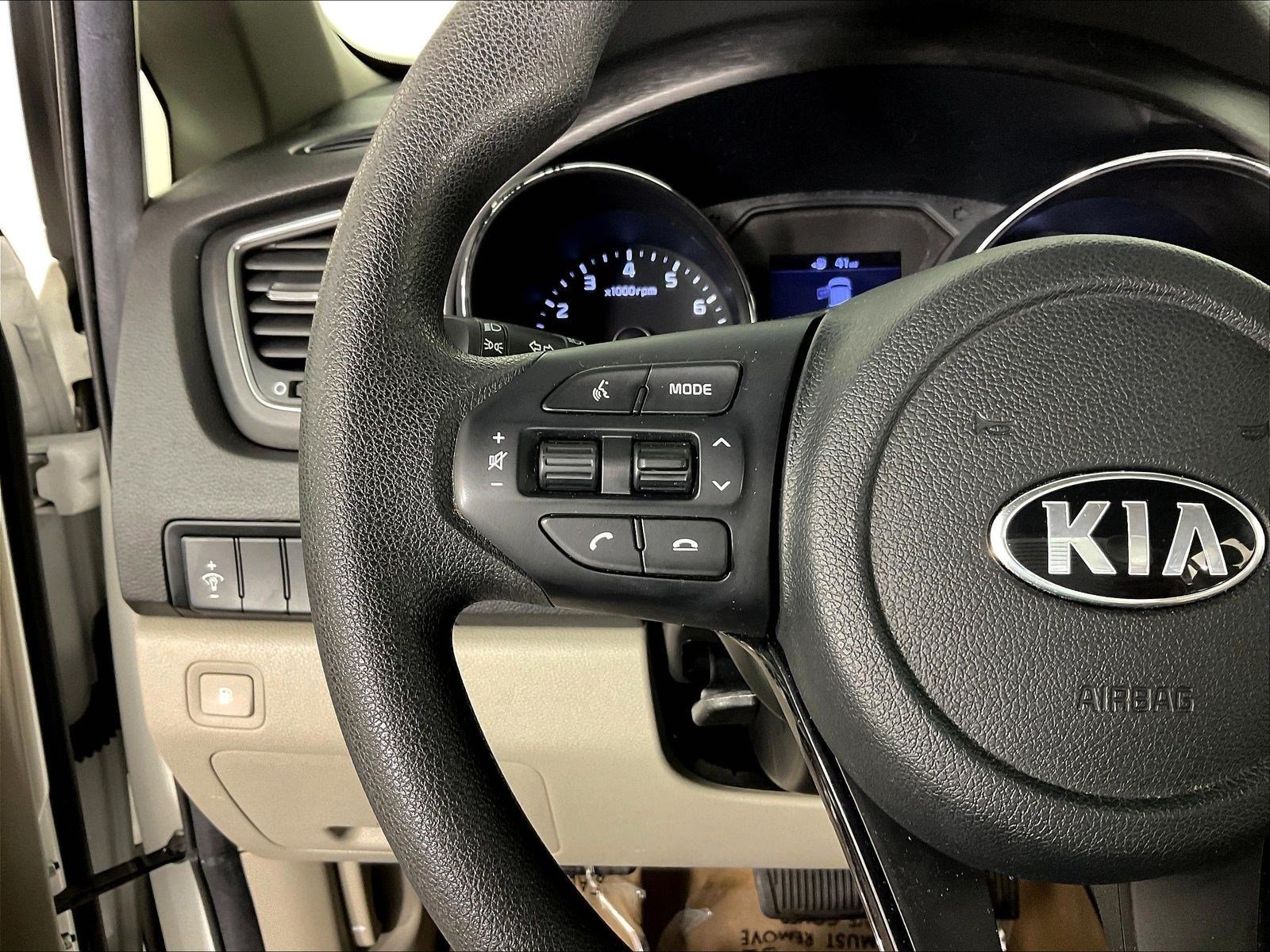 Used 2020 Kia Sedona L FWD image 11