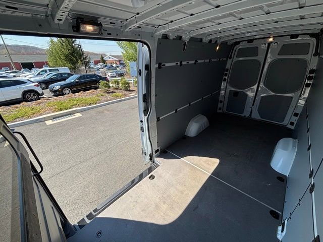 Used 2025 Mercedes-Benz Sprinter 2500 image 30