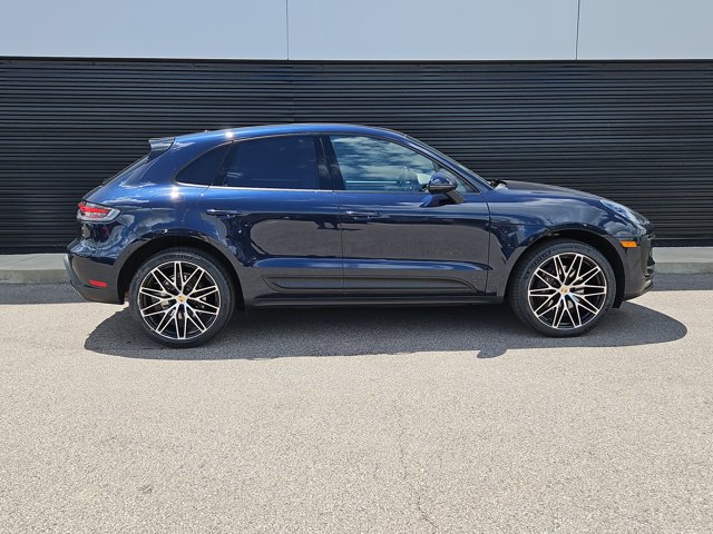 Certified 2023 Porsche Macan AWD/4WD image 6