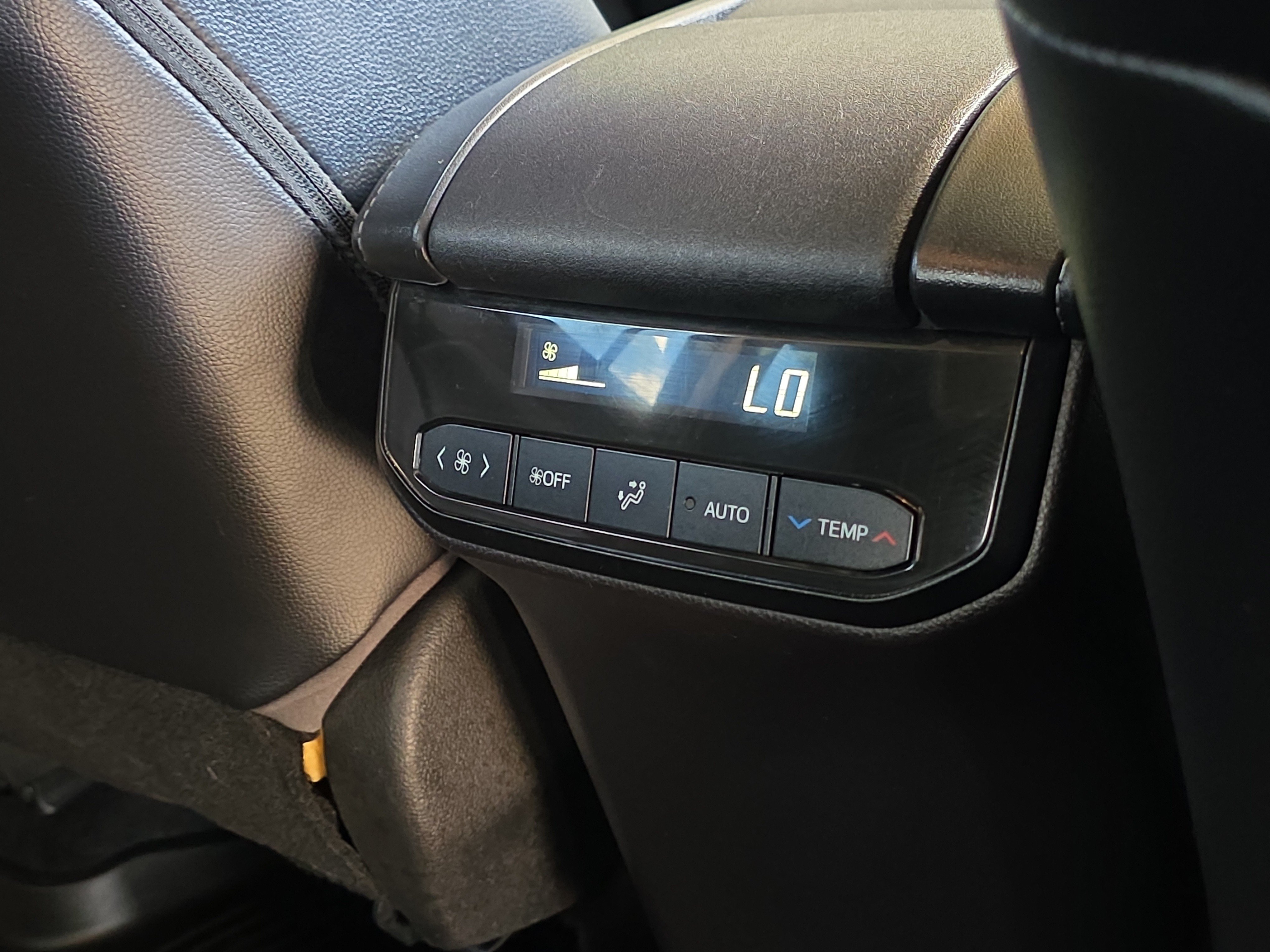Used 2022 Toyota Highlander XLE FWD image 24