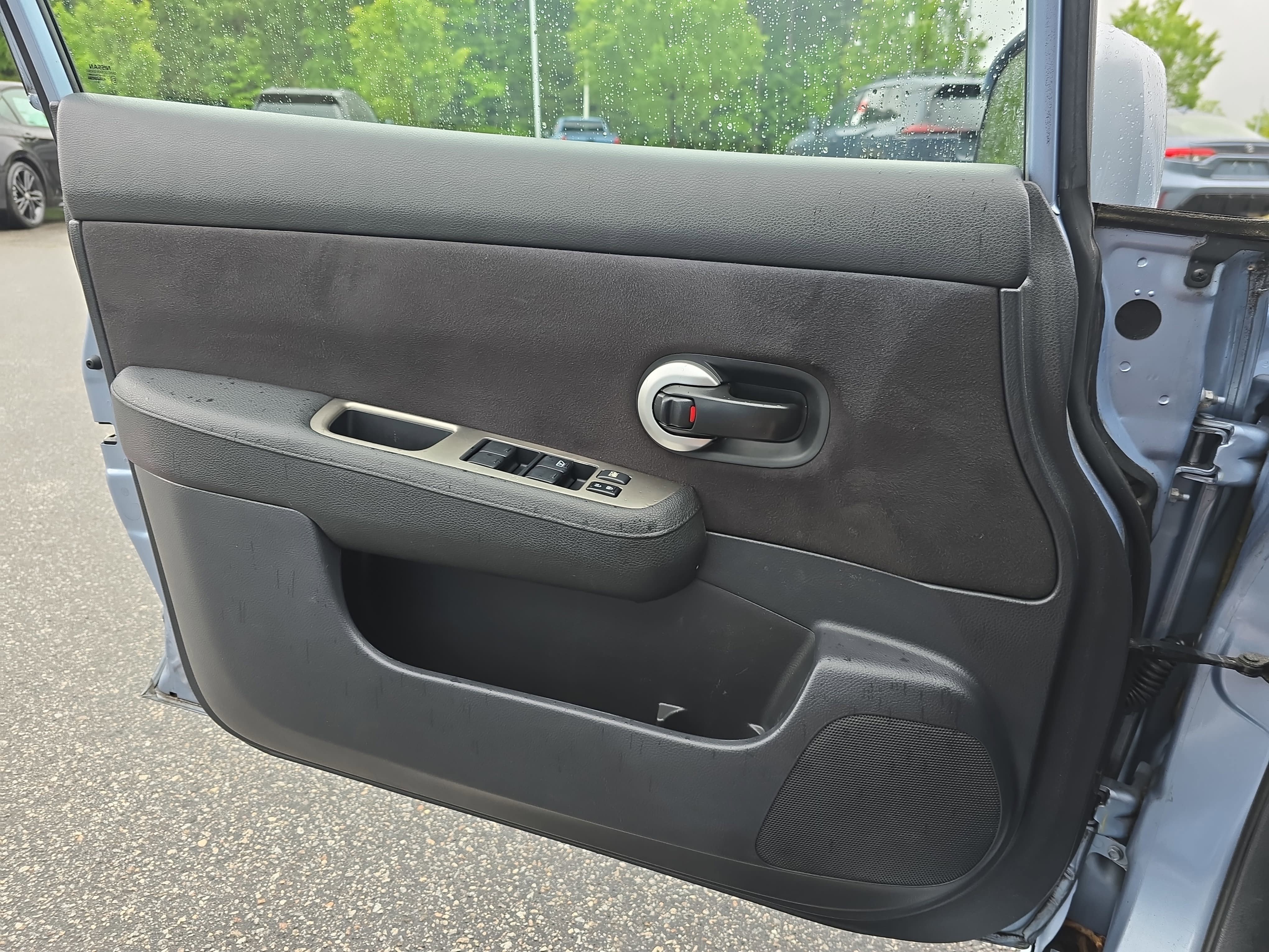 Used 2011 Nissan Versa Hatchback w/ Premium Pkg FWD image 24