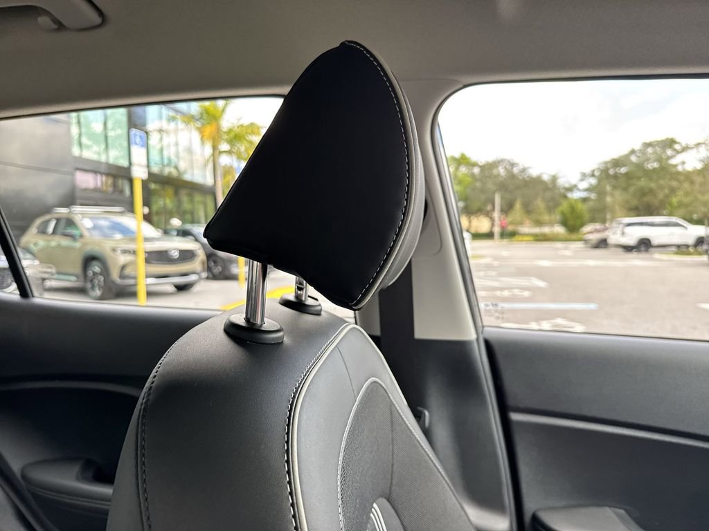 Used 2024 Hyundai Venue Limited image 21