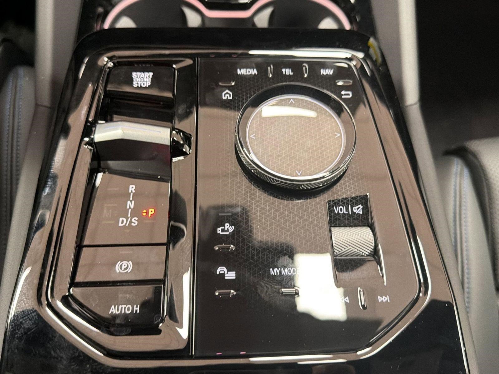 New 2026 BMW 530i xDrive w/ M Sport Package AWD/4WD image 16