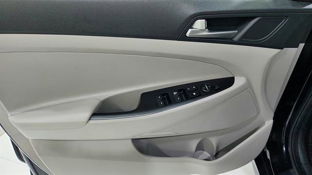 Used 2019 Hyundai Tucson SE image 18