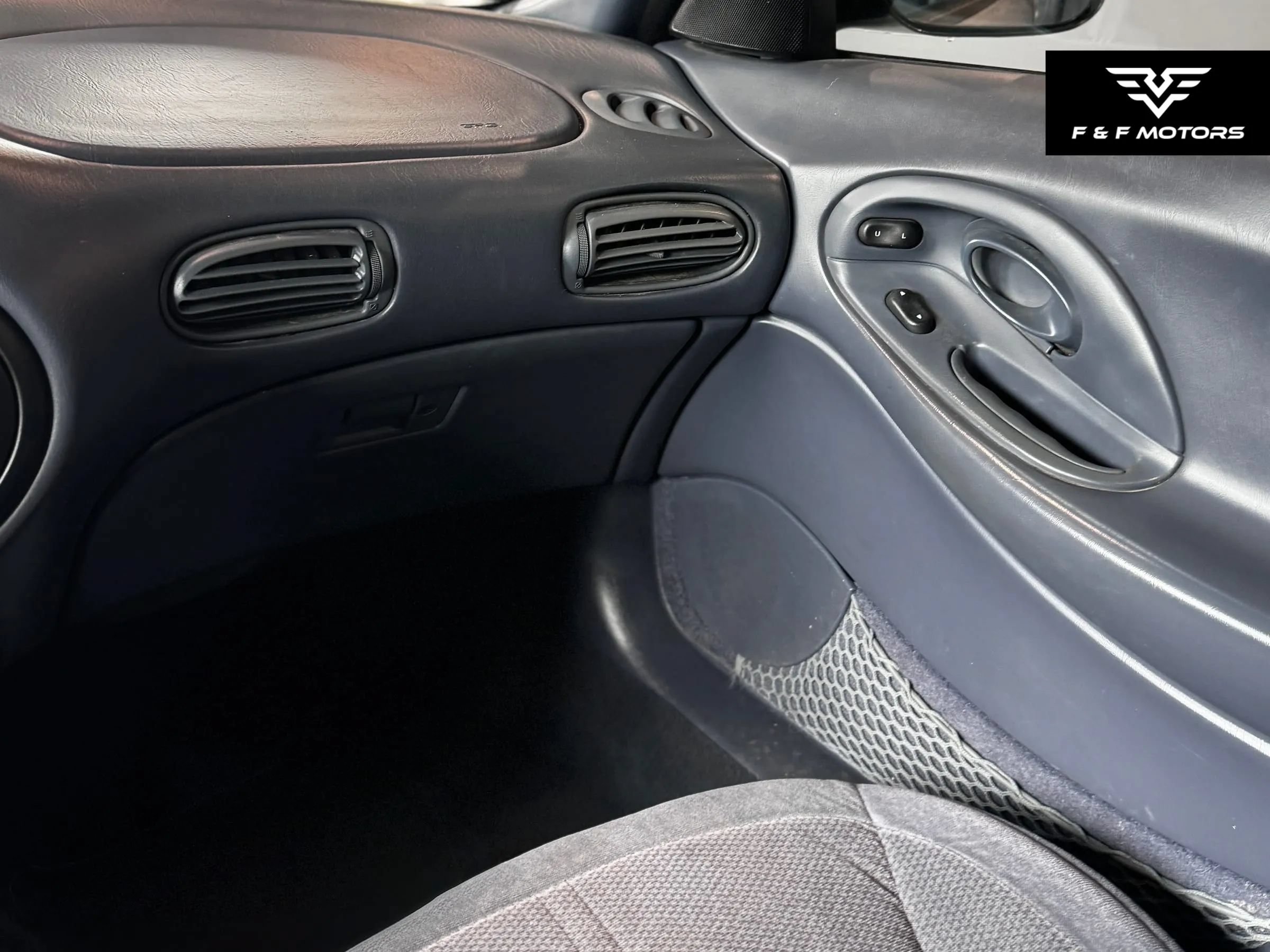 Used 1998 Ford Taurus LX FWD image 9