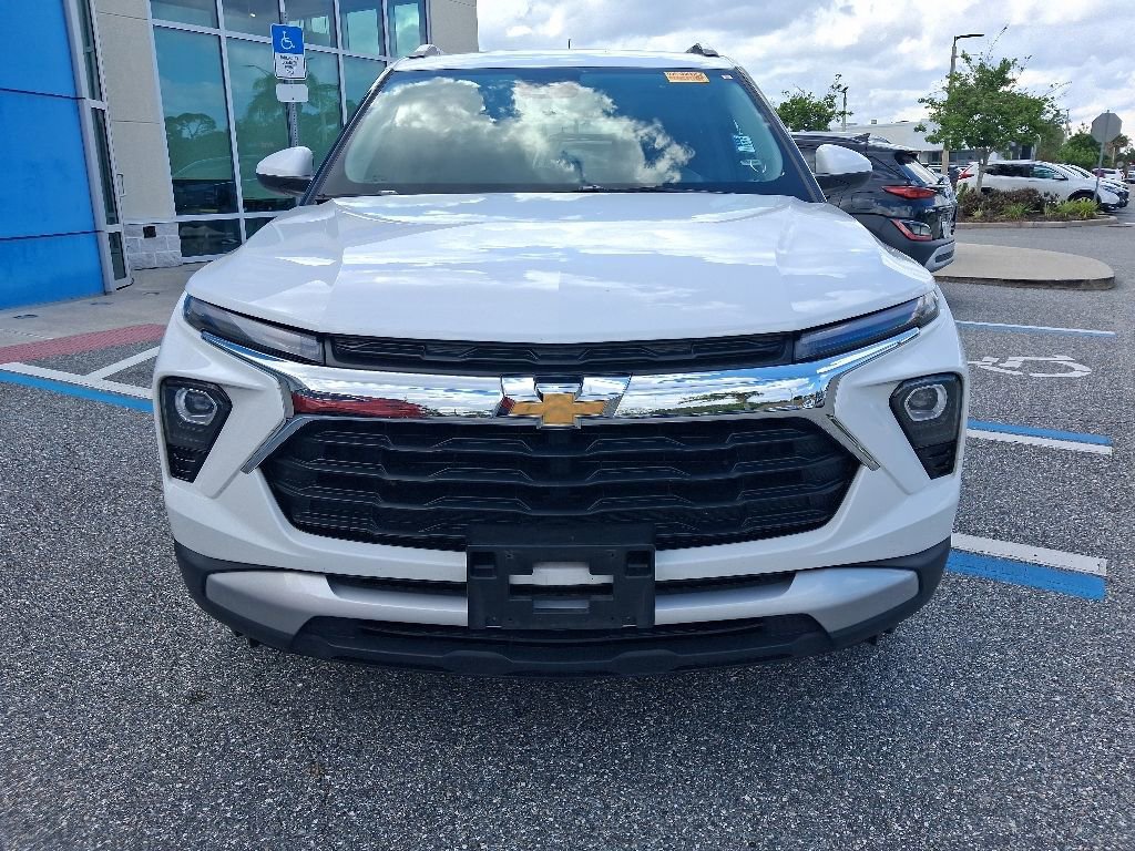 Used 2025 Chevrolet TrailBlazer LT AWD/4WD image 2