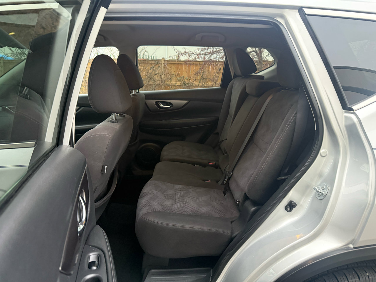 Used 2016 Nissan Rogue SV image 16