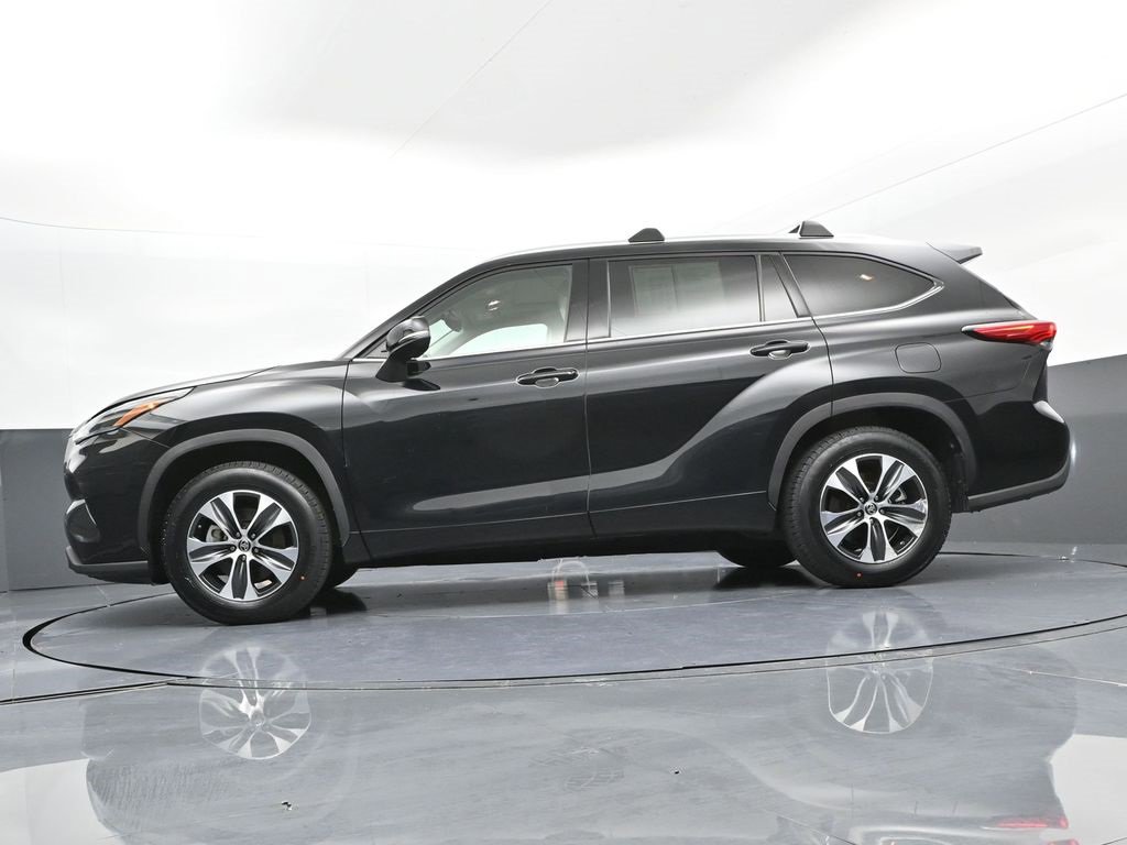Certified 2021 Toyota Highlander XLE image 33