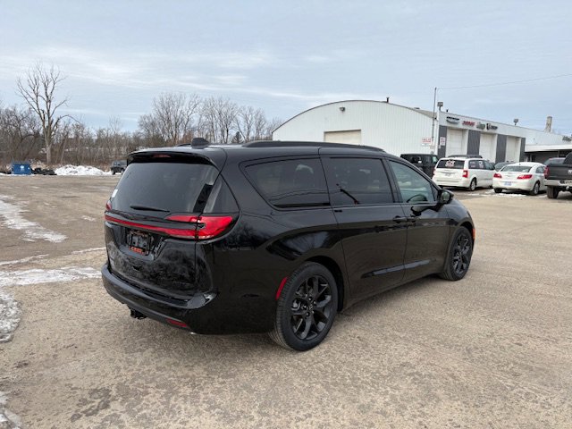 New 2026 Chrysler Pacifica Limited w/ S Appearance Package image 4