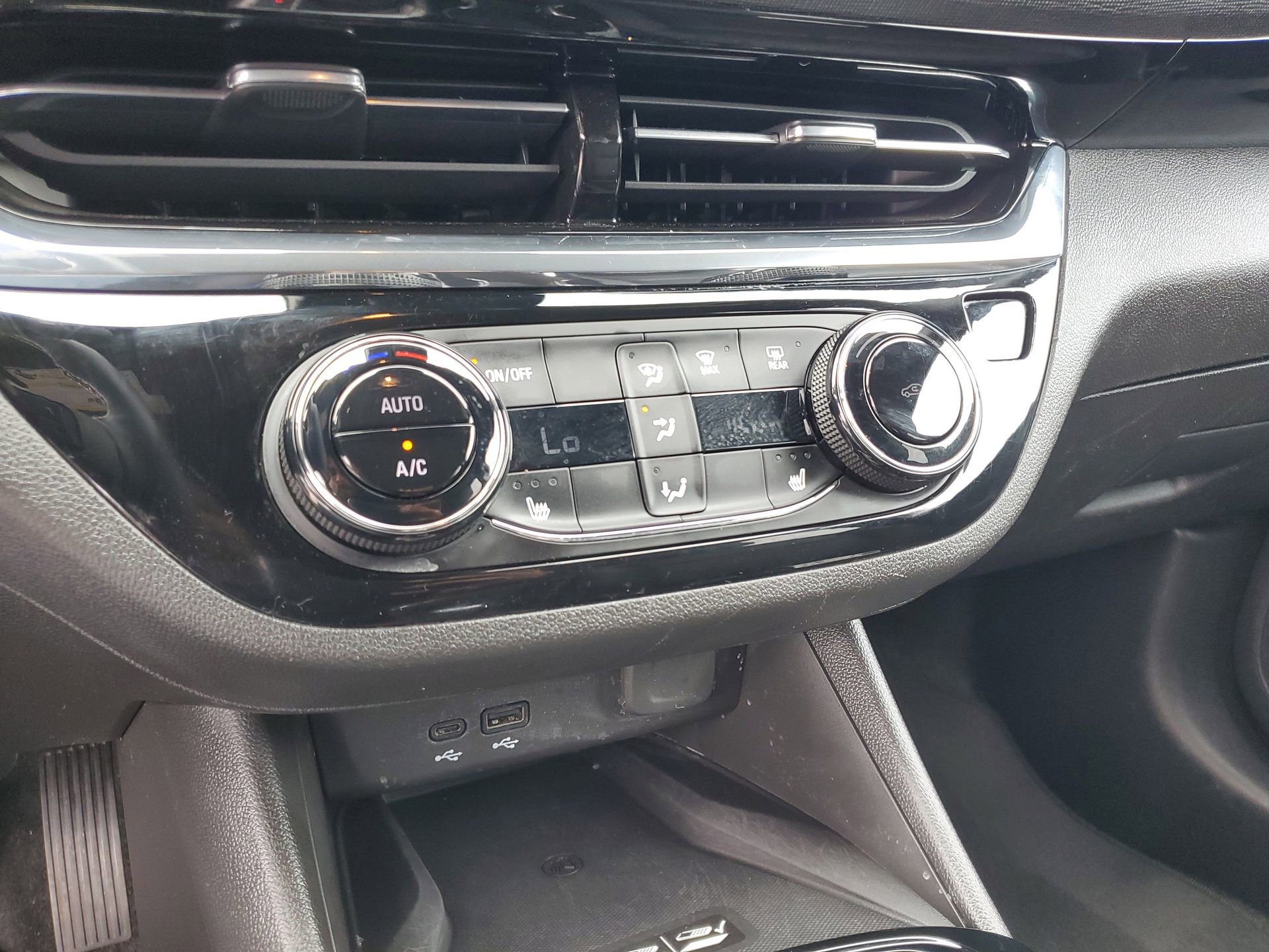 Certified 2025 Buick Envista Sport Touring w/ Convenience I Package image 32