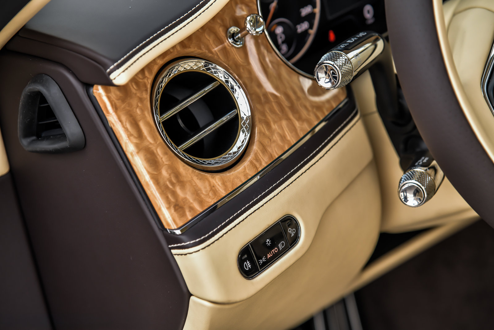 Certified 2021 Bentley Flying Spur V8 AWD/4WD image 25