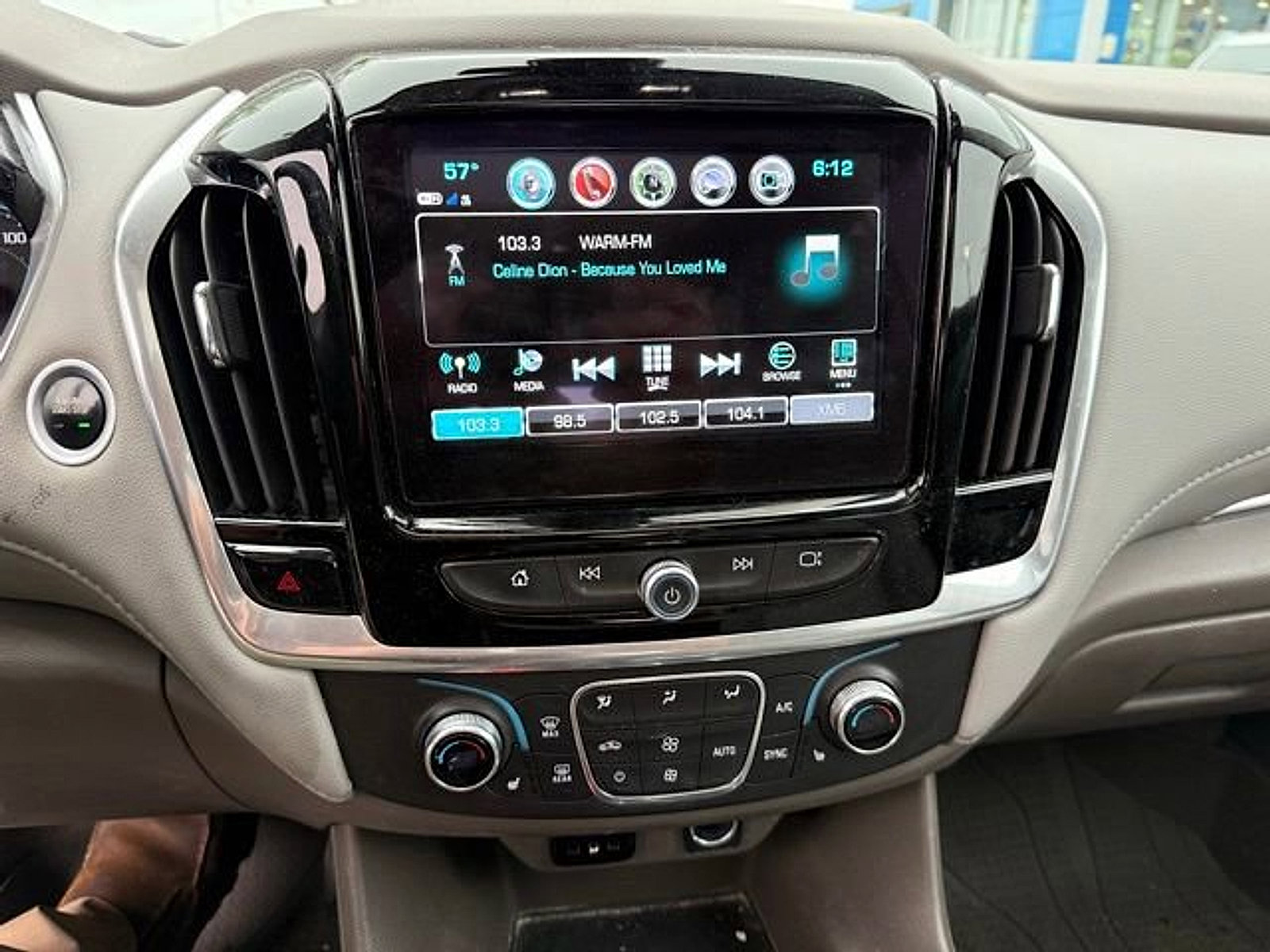 Used 2019 Chevrolet Traverse LT w/ LT Premium Package AWD/4WD image 10