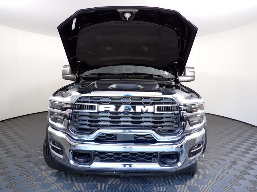 Used 2025 RAM 5500 4x4 Crew Cab image 42