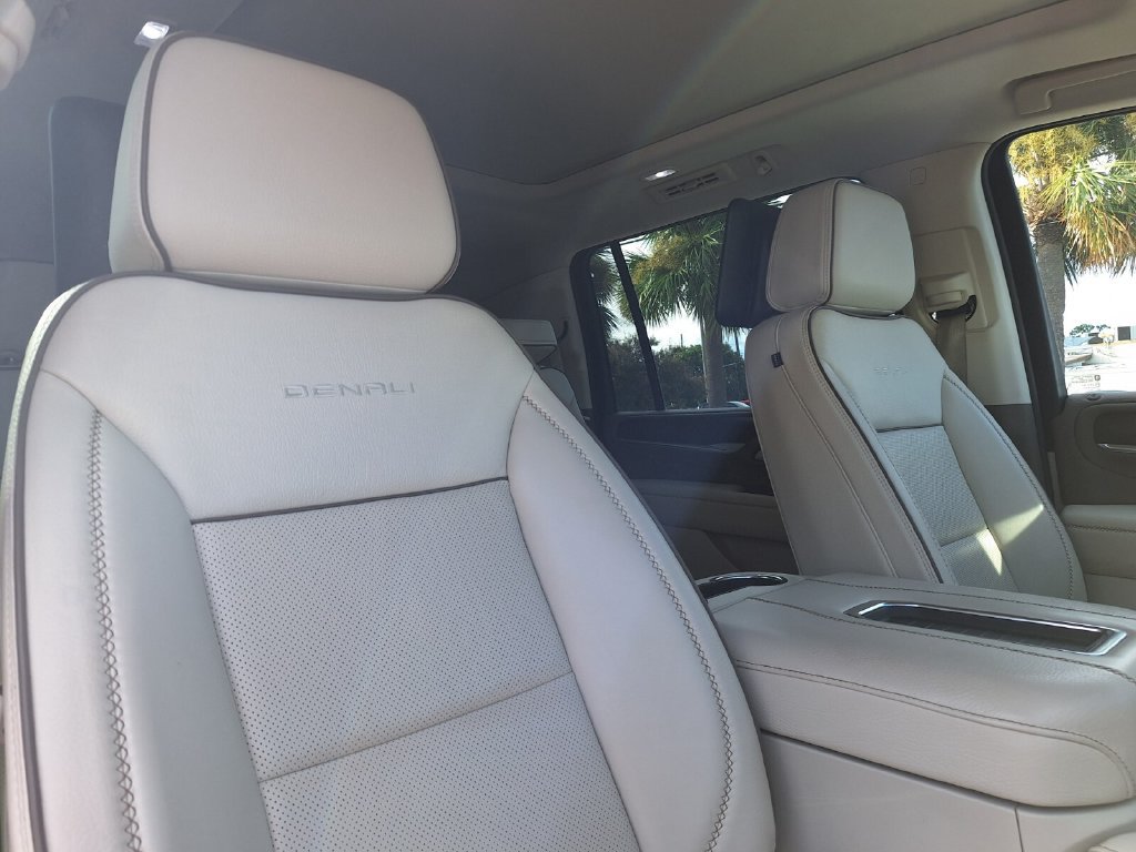 Used 2023 GMC Yukon XL Denali w/ Denali Reserve Package RWD image 32