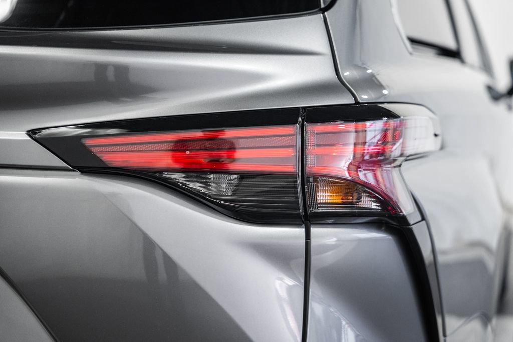 New 2026 Toyota Sienna Platinum image 6