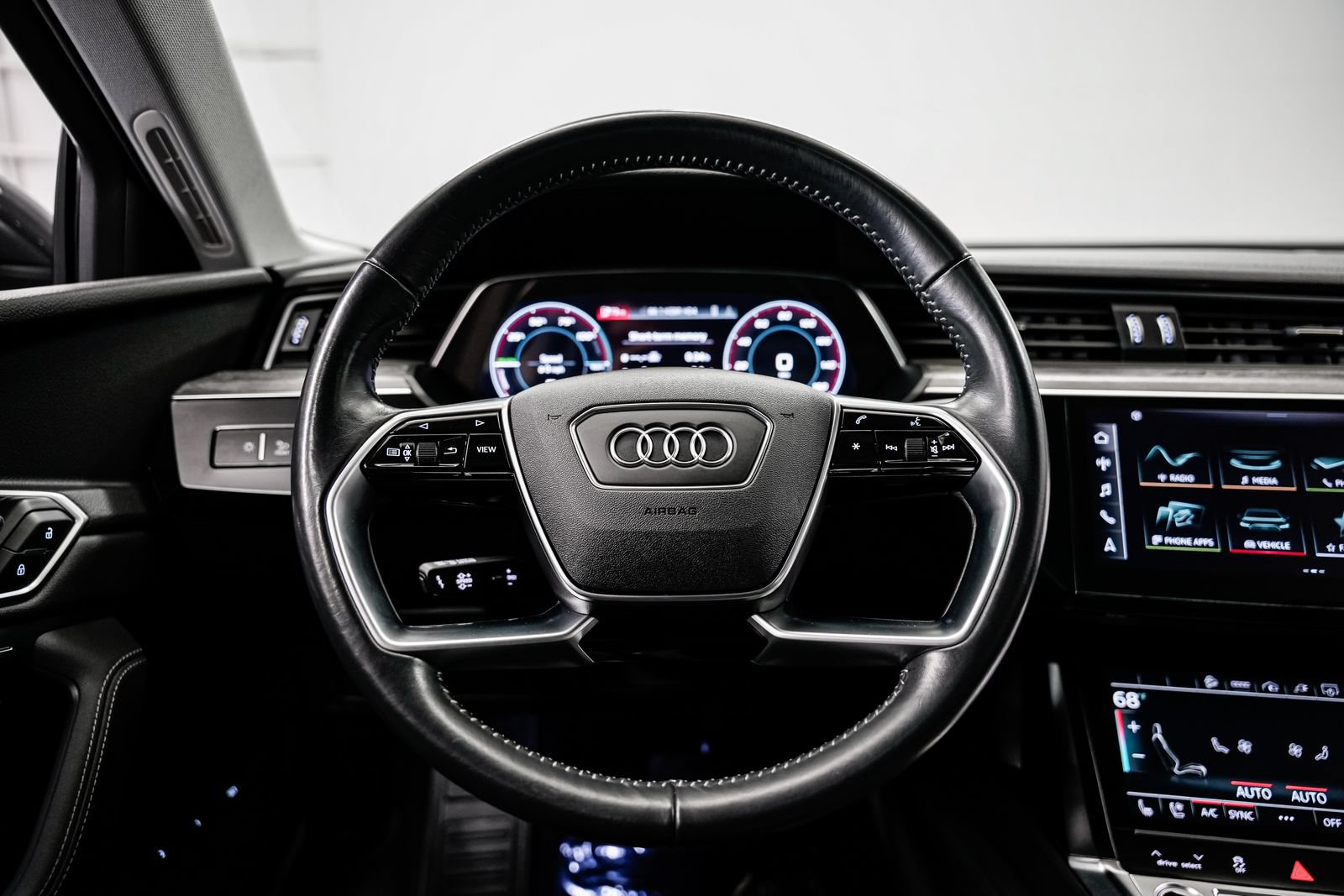 Used 2021 Audi e-tron Premium Plus w/ Premium Plus Package AWD/4WD image 10