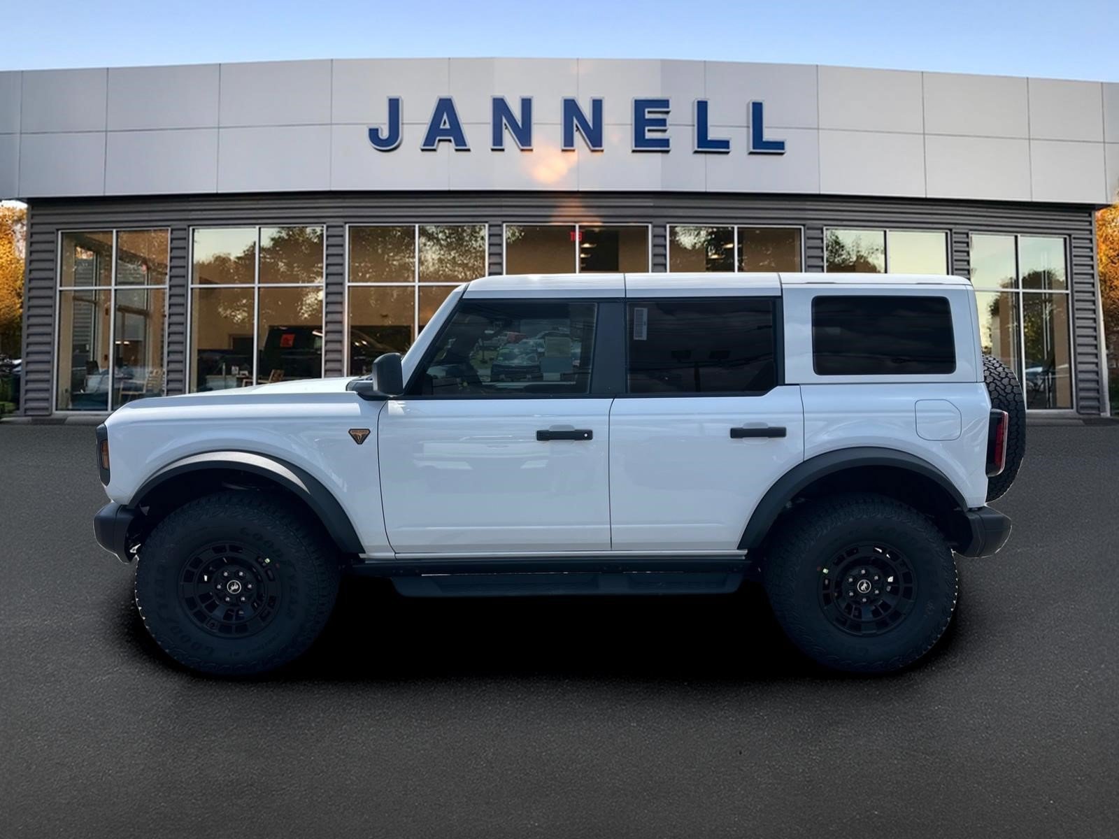 New 2026 Ford Bronco Badlands w/ Sasquatch Package AWD/4WD image 8