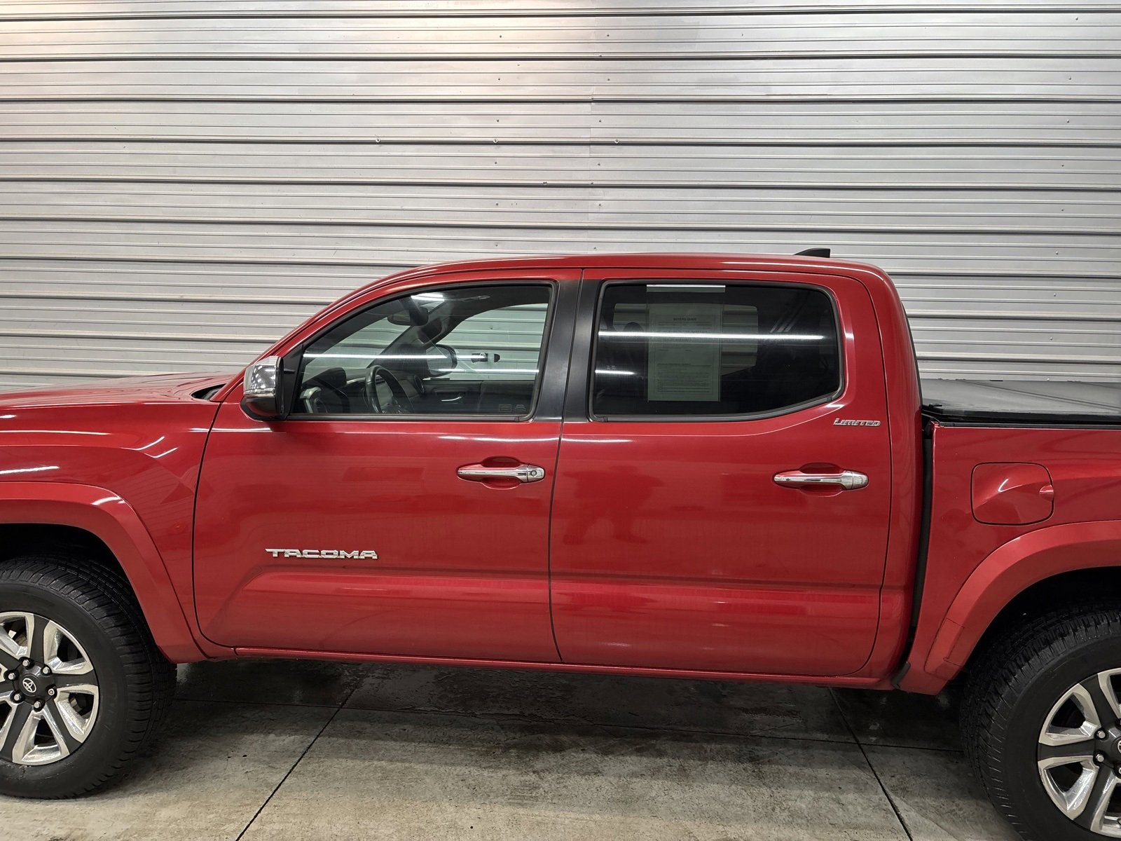 Used 2017 Toyota Tacoma Limited image 5