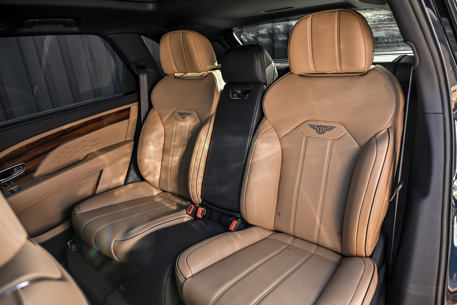 Certified 2023 Bentley Bentayga Extended Wheelbase AWD/4WD image 31