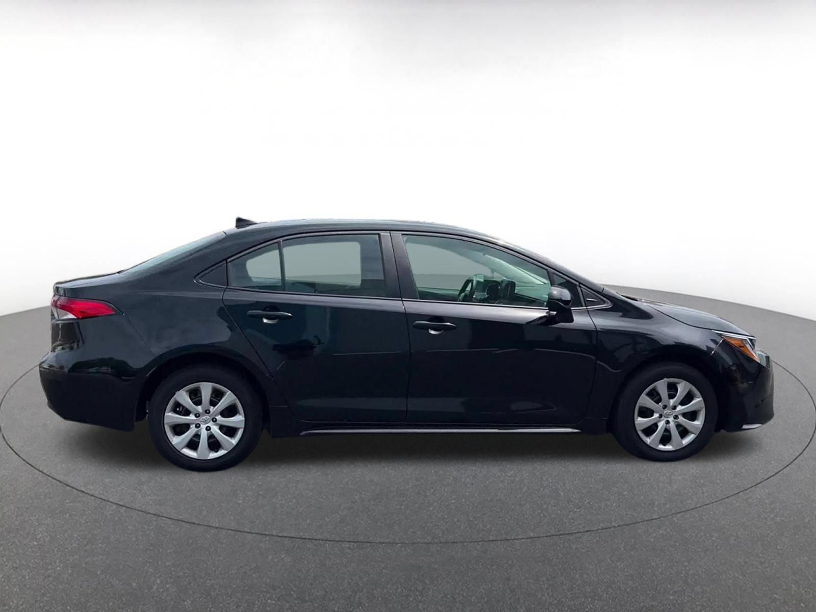 Used 2025 Toyota Corolla LE FWD image 15