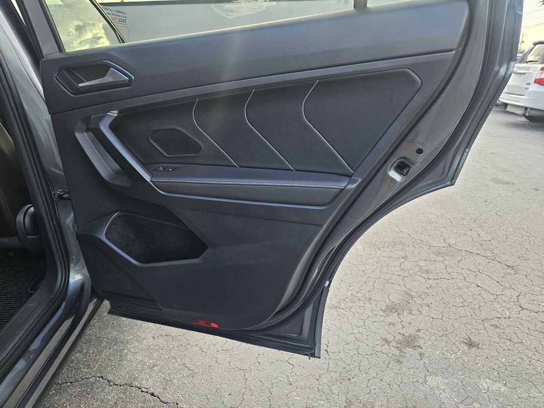 Used 2022 Volkswagen Tiguan SE R-Line image 27