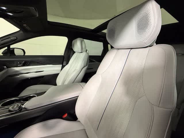 Used 2024 Cadillac Lyriq Luxury RWD image 6