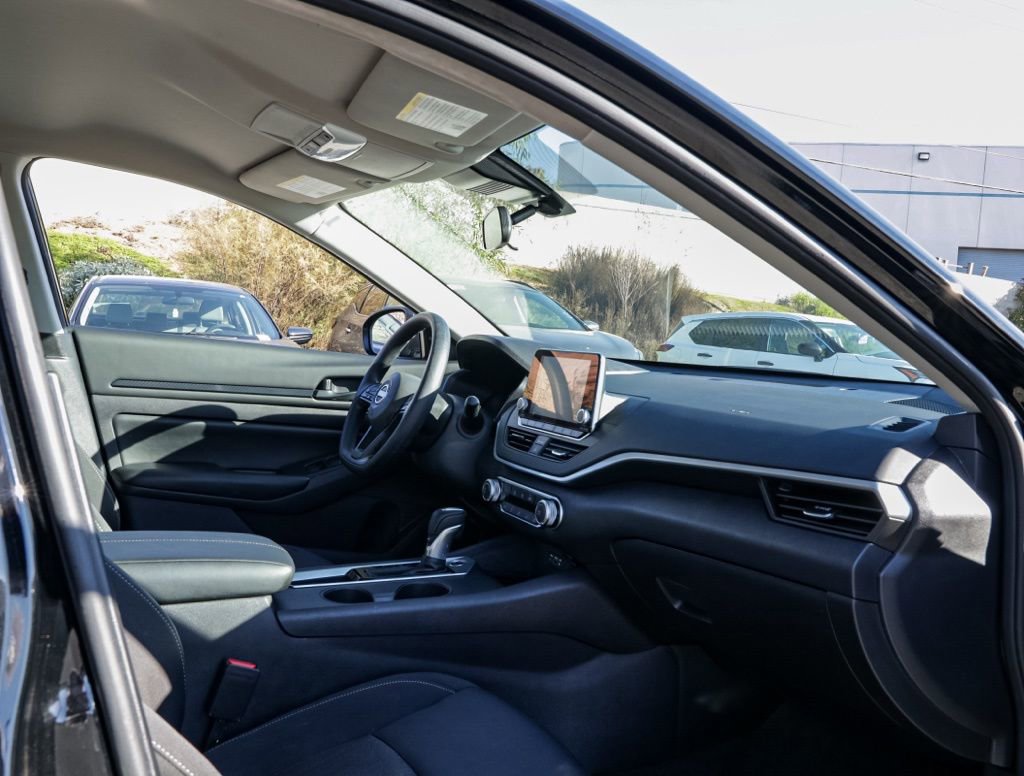 Used 2025 Nissan Altima 2.5 S image 19