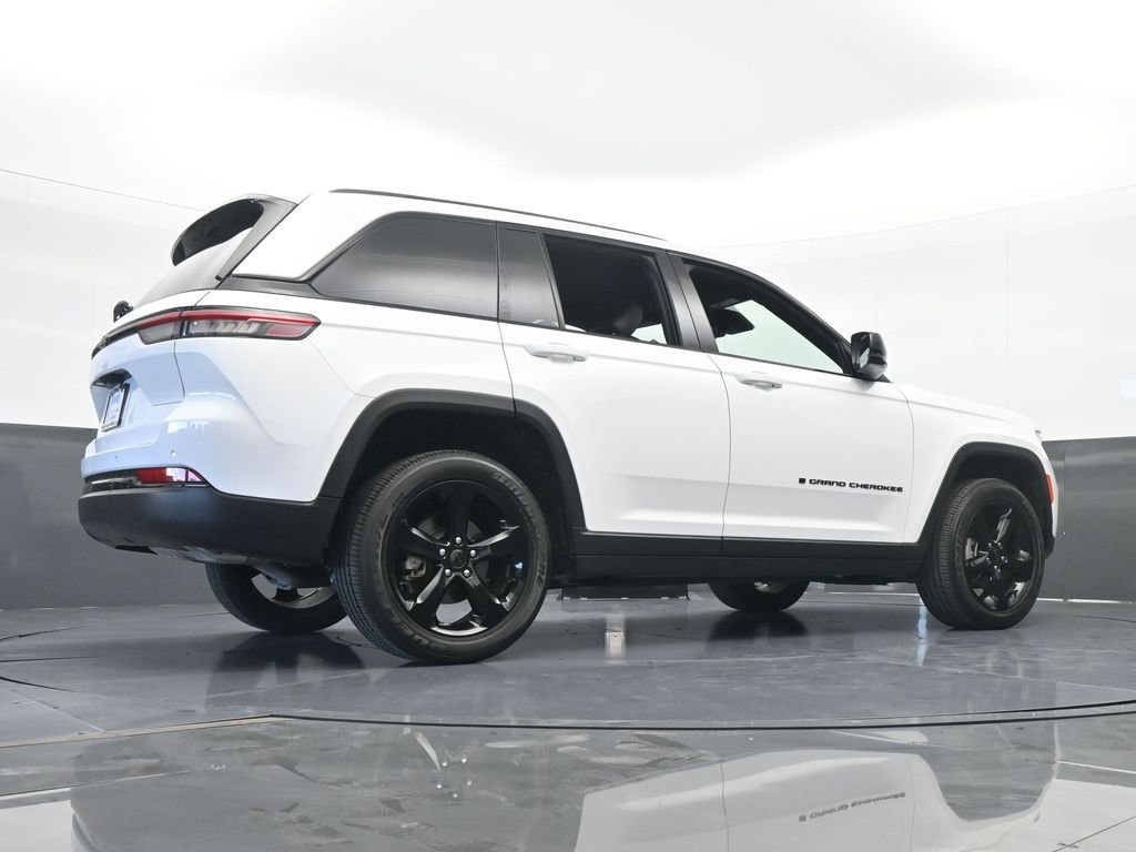 Used 2024 Jeep Grand Cherokee Altitude image 60