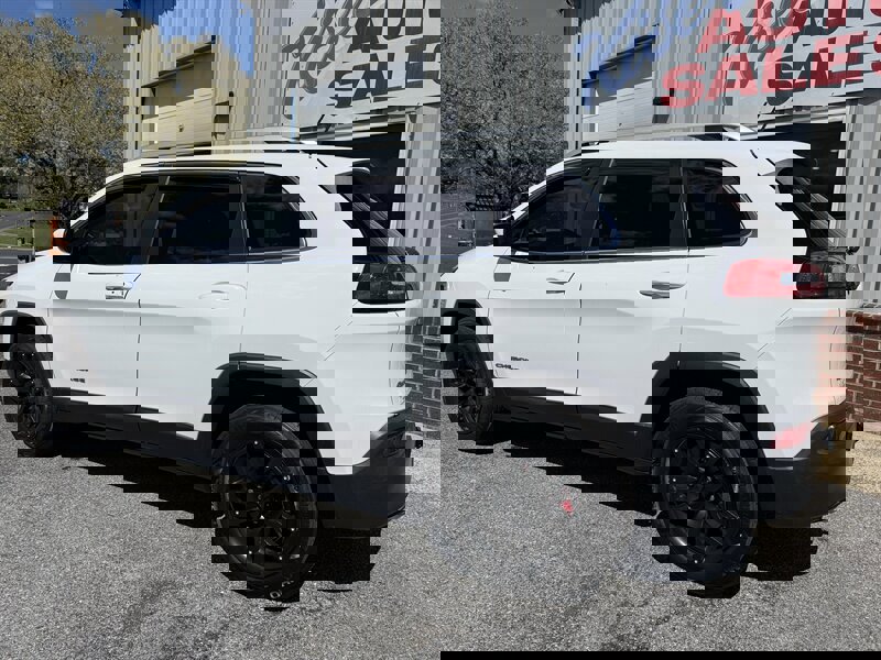 Used 2015 Jeep Cherokee Latitude w/ Comfort/Convenience Group image 8