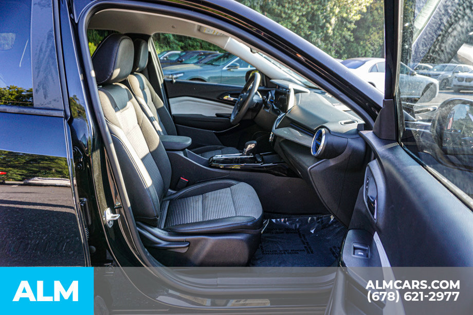 Used 2025 Chevrolet Trax LT FWD image 22