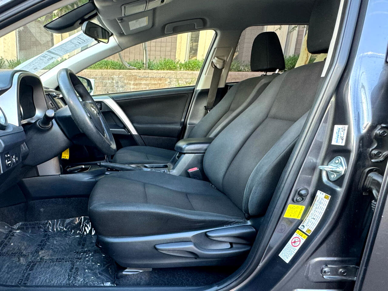 Used 2018 Toyota RAV4 LE w/ Carpet Mat Package image 9