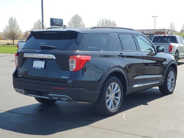 Certified 2023 Ford Explorer XLT w/ Equipment Group 202A AWD/4WD image 3