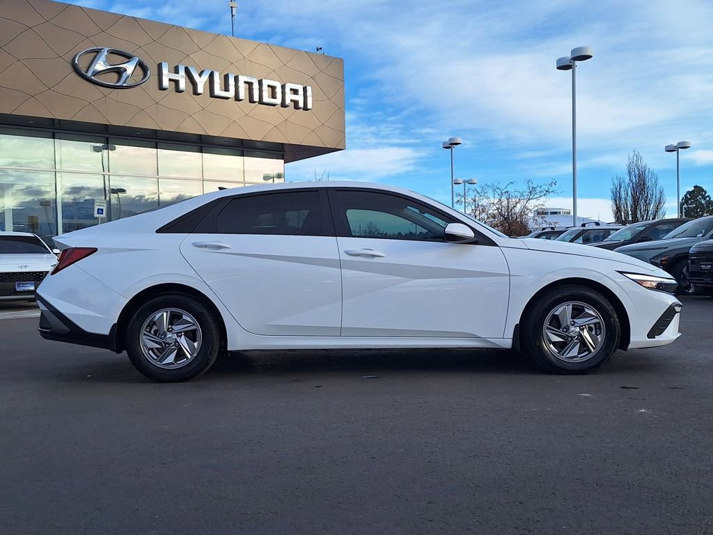 Certified 2025 Hyundai Elantra SE image 2