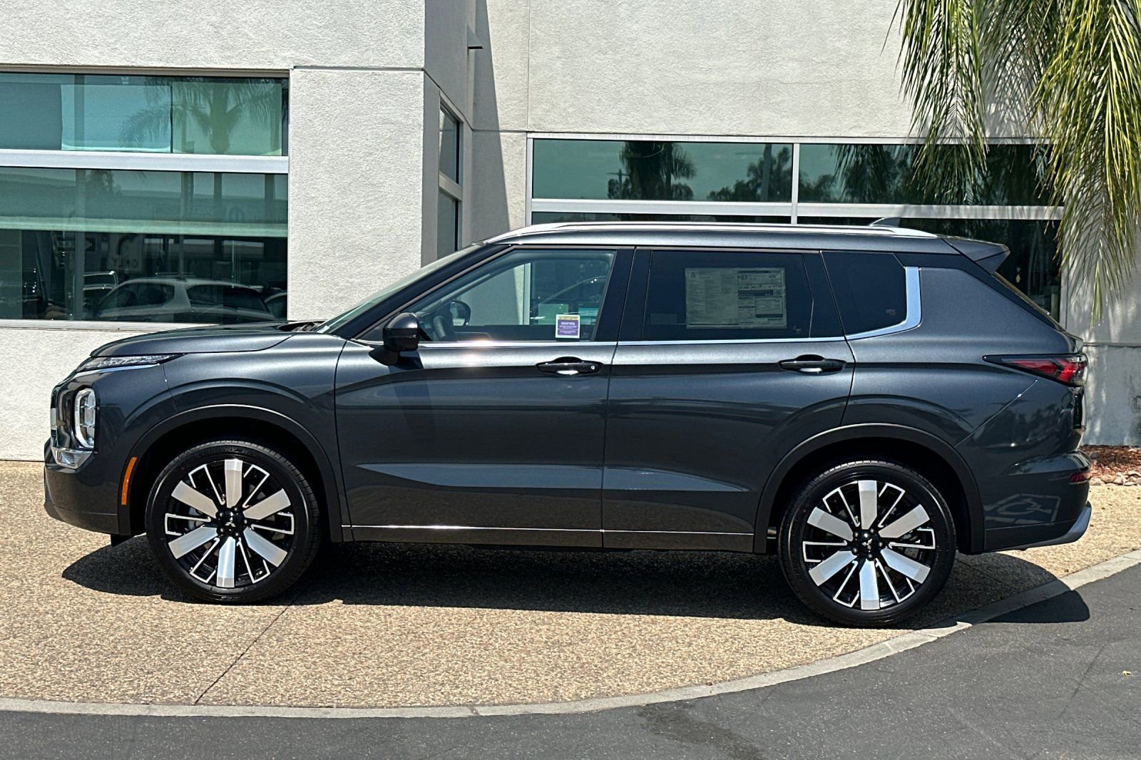 New 2025 Mitsubishi Outlander SEL image 7