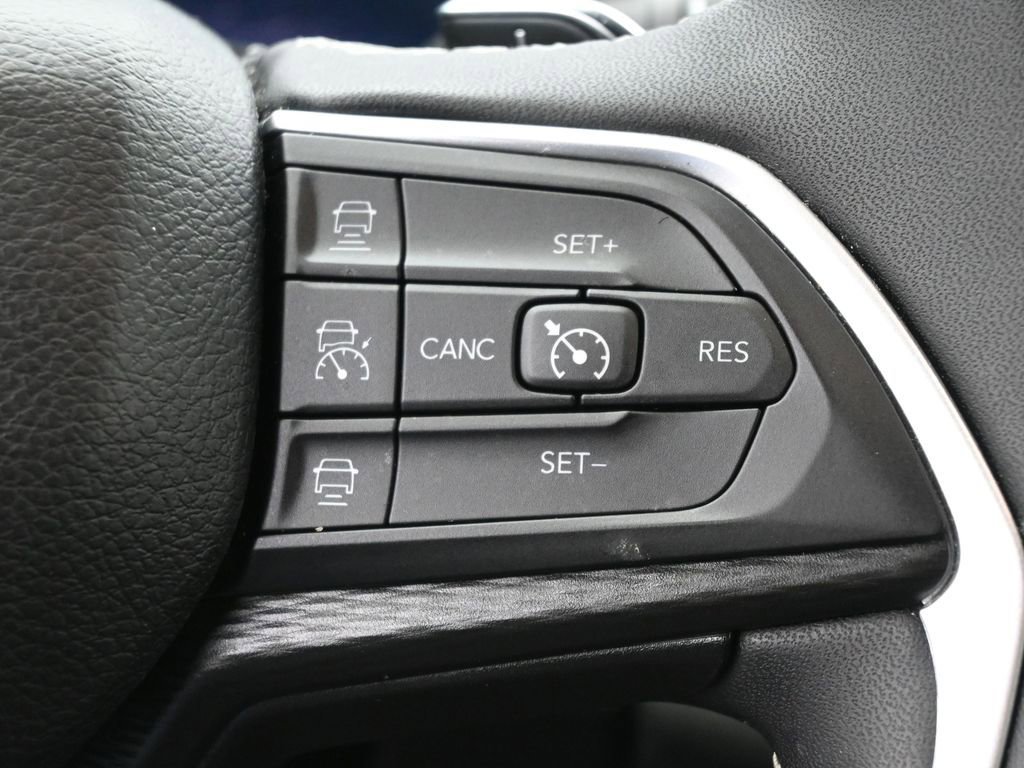 Used 2024 Jeep Grand Cherokee Altitude image 19