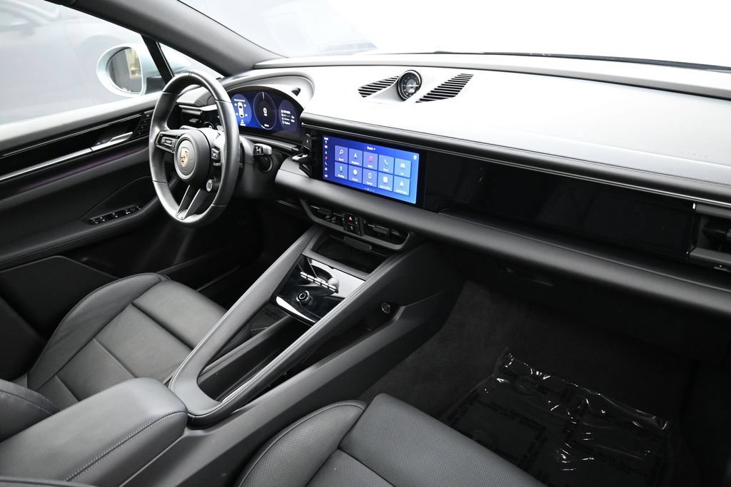 Certified 2025 Porsche Macan Electric RWD image 30