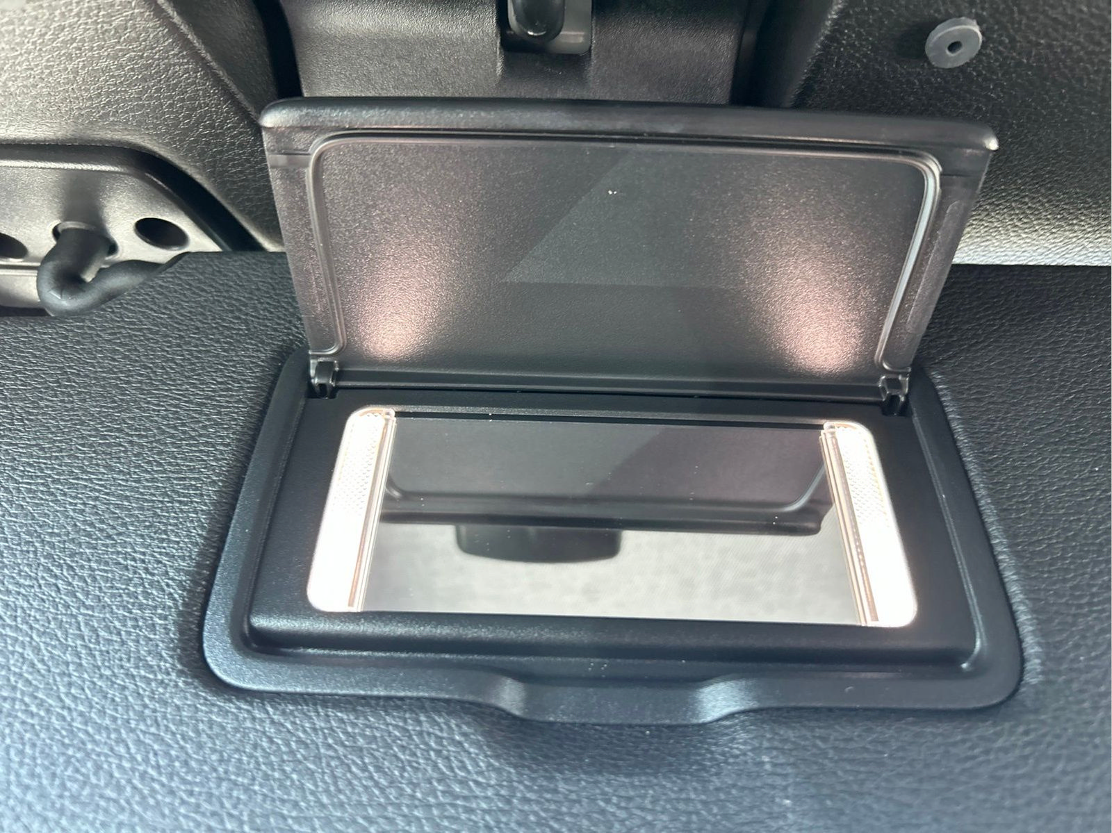 Certified 2025 Jeep Gladiator Sport AWD/4WD image 32