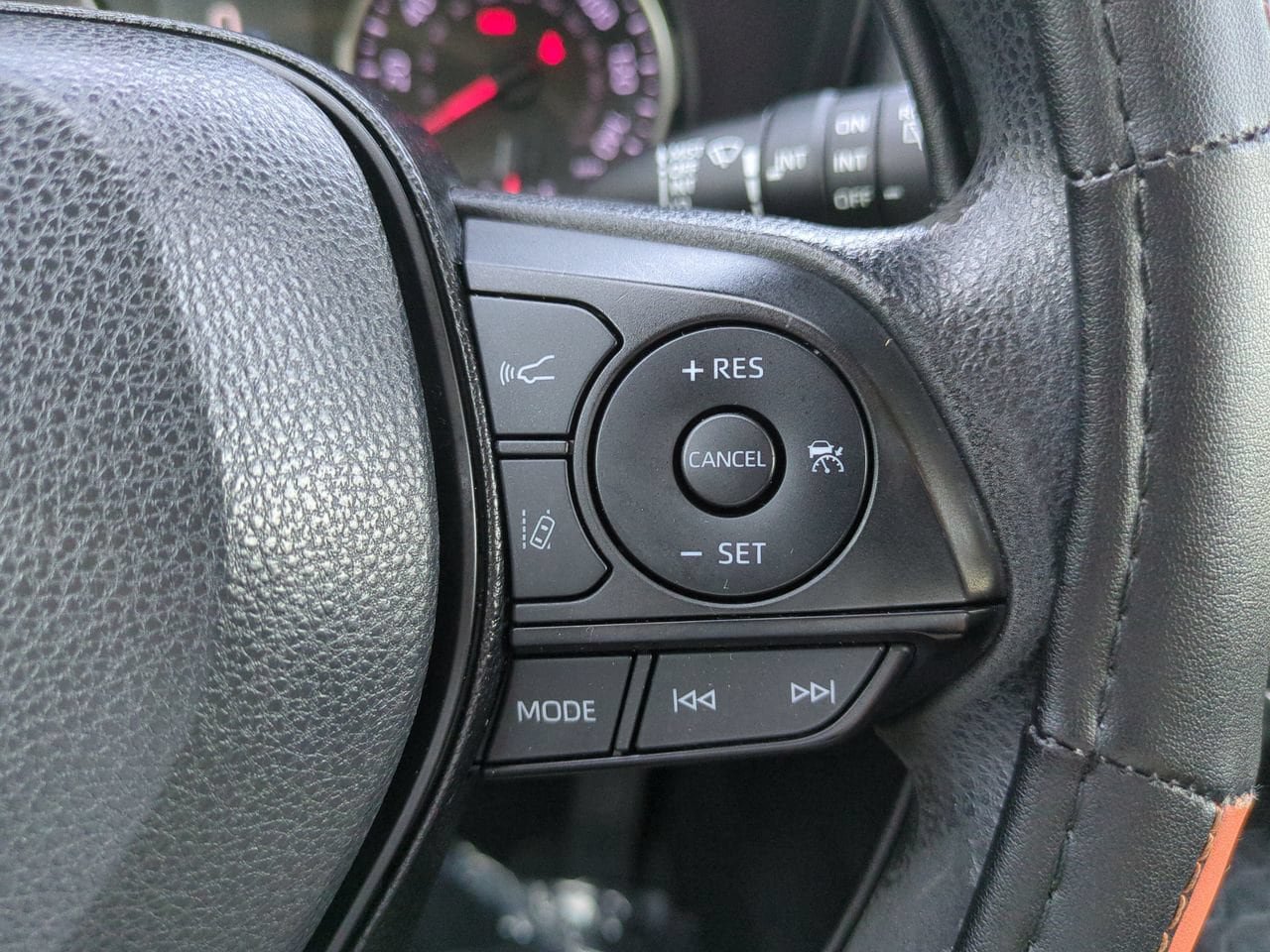 Used 2020 Toyota RAV4 XLE FWD image 24