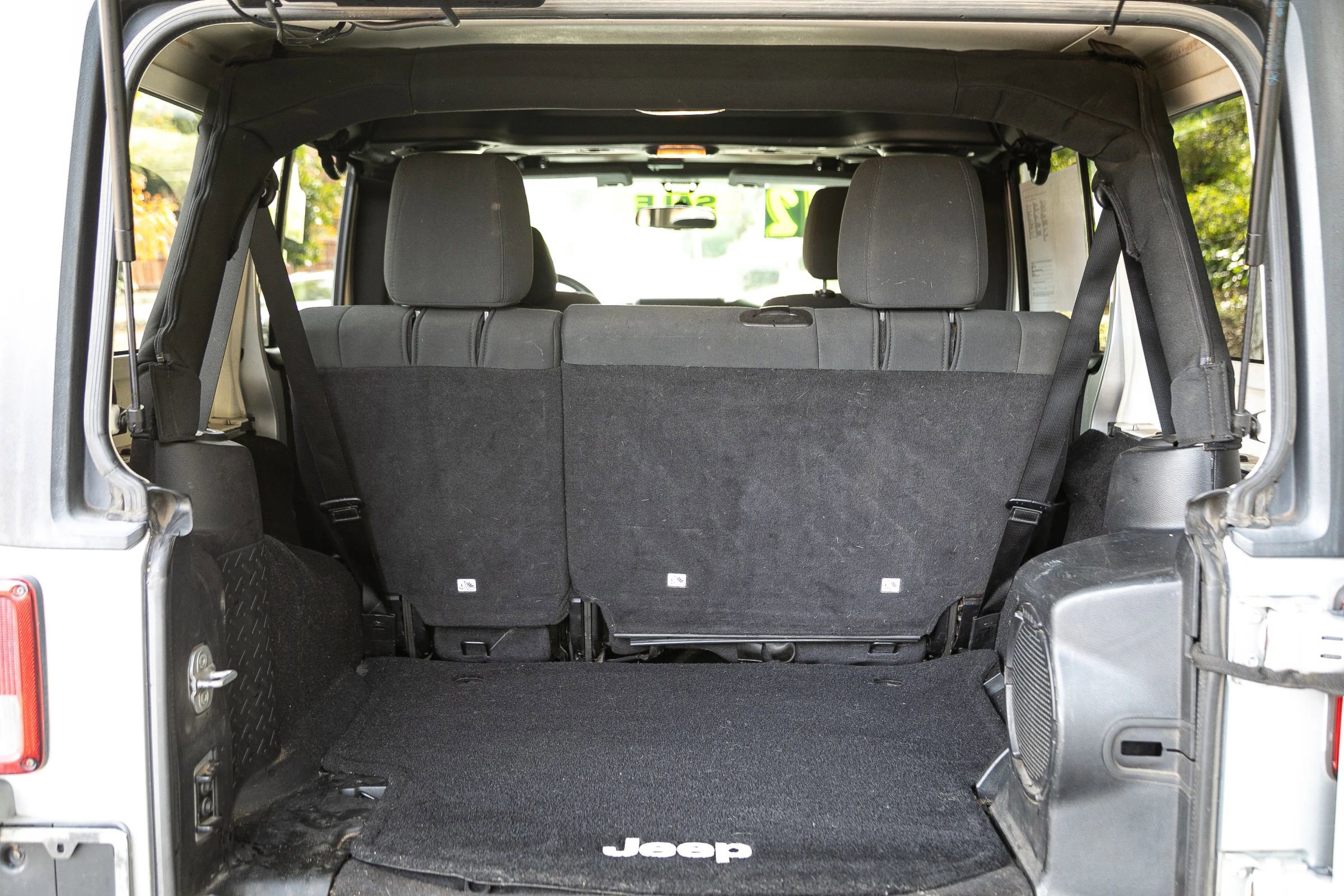 Used 2012 Jeep Wrangler Unlimited Rubicon w/ Connectivity Group image 34