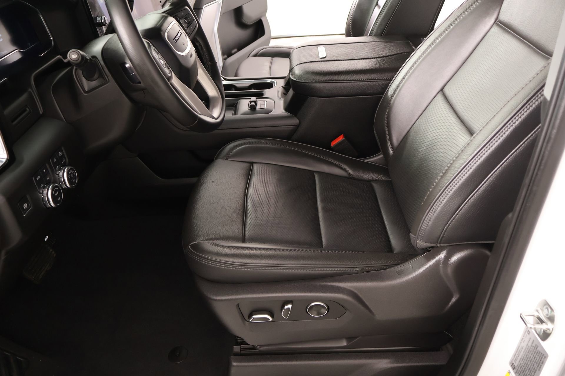 Used 2025 GMC Sierra 2500 Denali AWD/4WD image 12