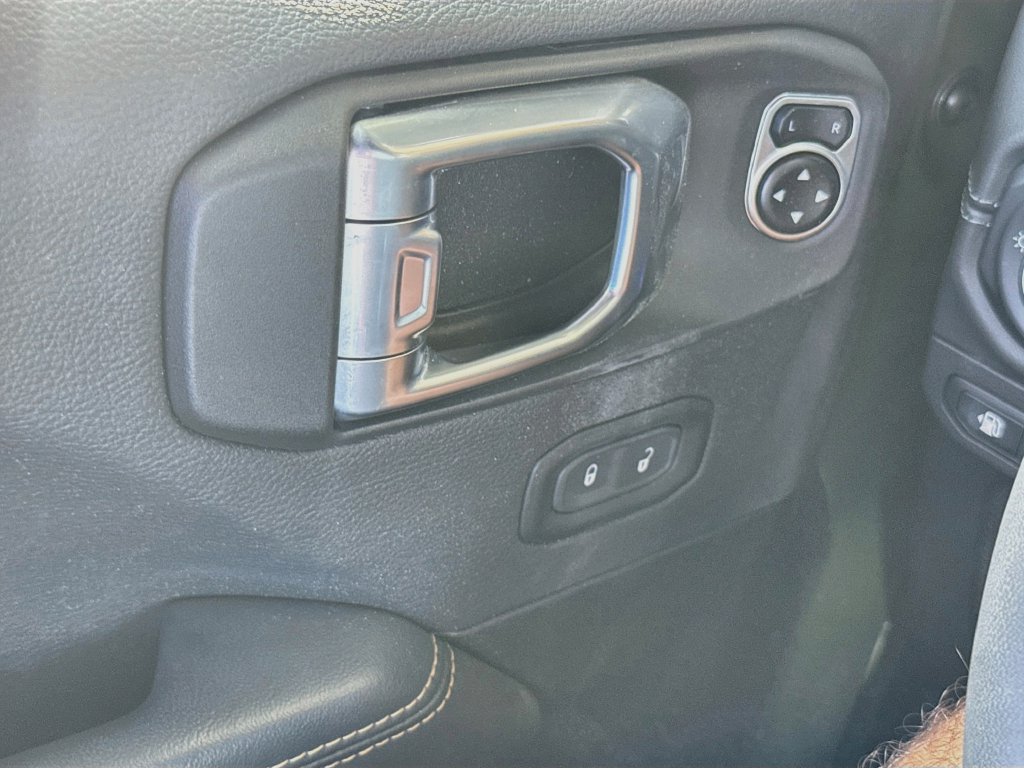 Used 2024 Jeep Wrangler Unlimited Sahara AWD/4WD image 19