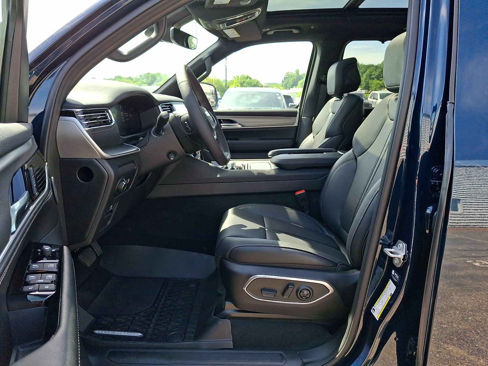 New 2026 Jeep Grand Wagoneer Limited AWD/4WD image 10