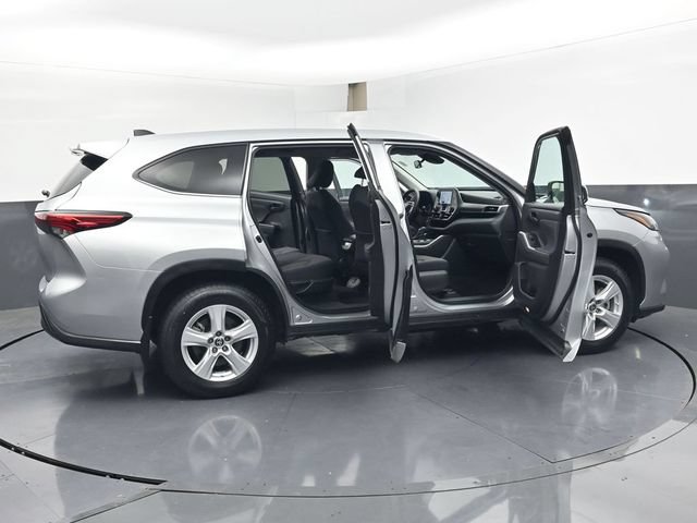 Used 2023 Toyota Highlander LE AWD/4WD image 48