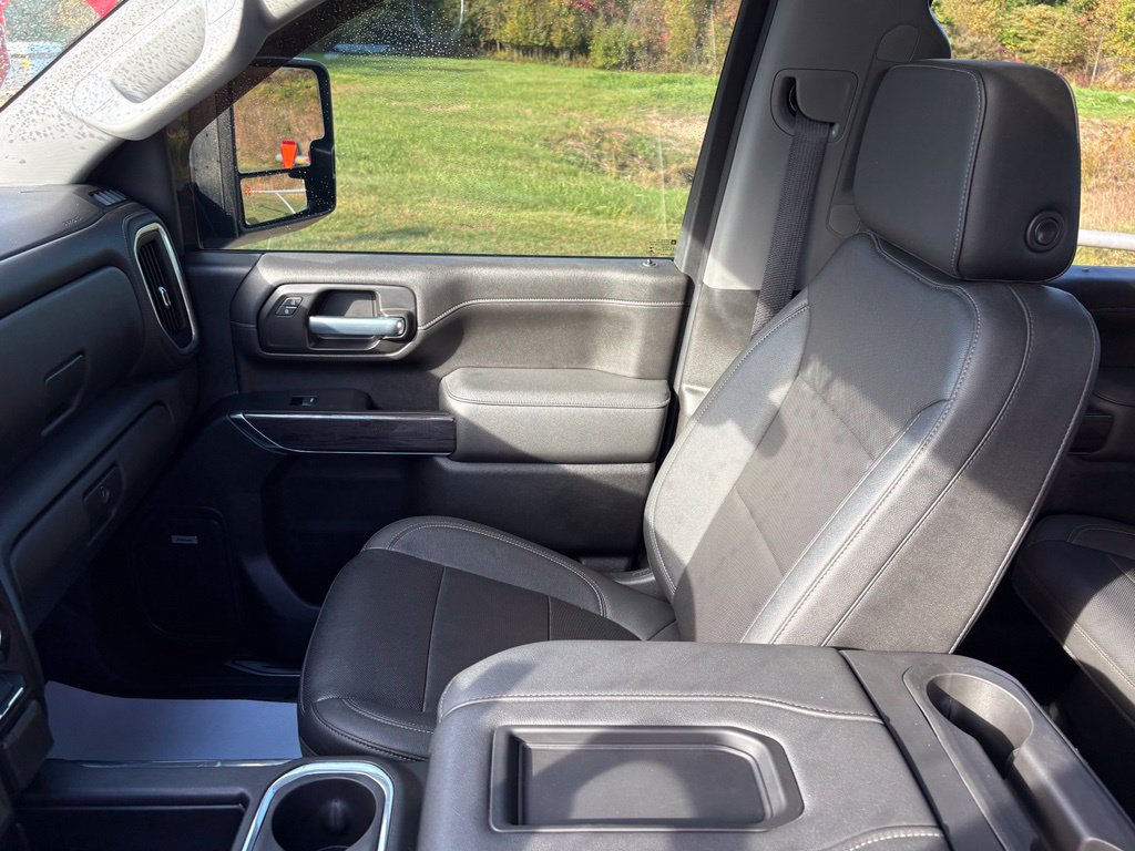 Used 2021 Chevrolet Silverado 3500 LTZ w/ LTZ Plus Package AWD/4WD image 17