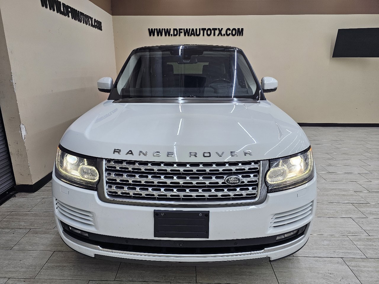 Used 2016 Land Rover Range Rover HSE image 3