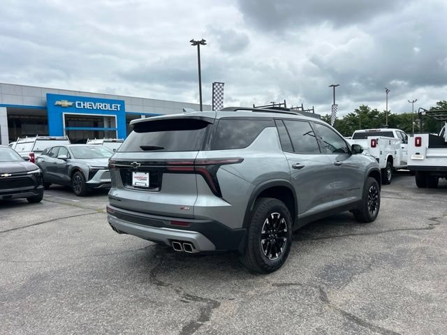 Used 2025 Chevrolet Traverse Z71 w/ Driver Confidence Package AWD/4WD image 3