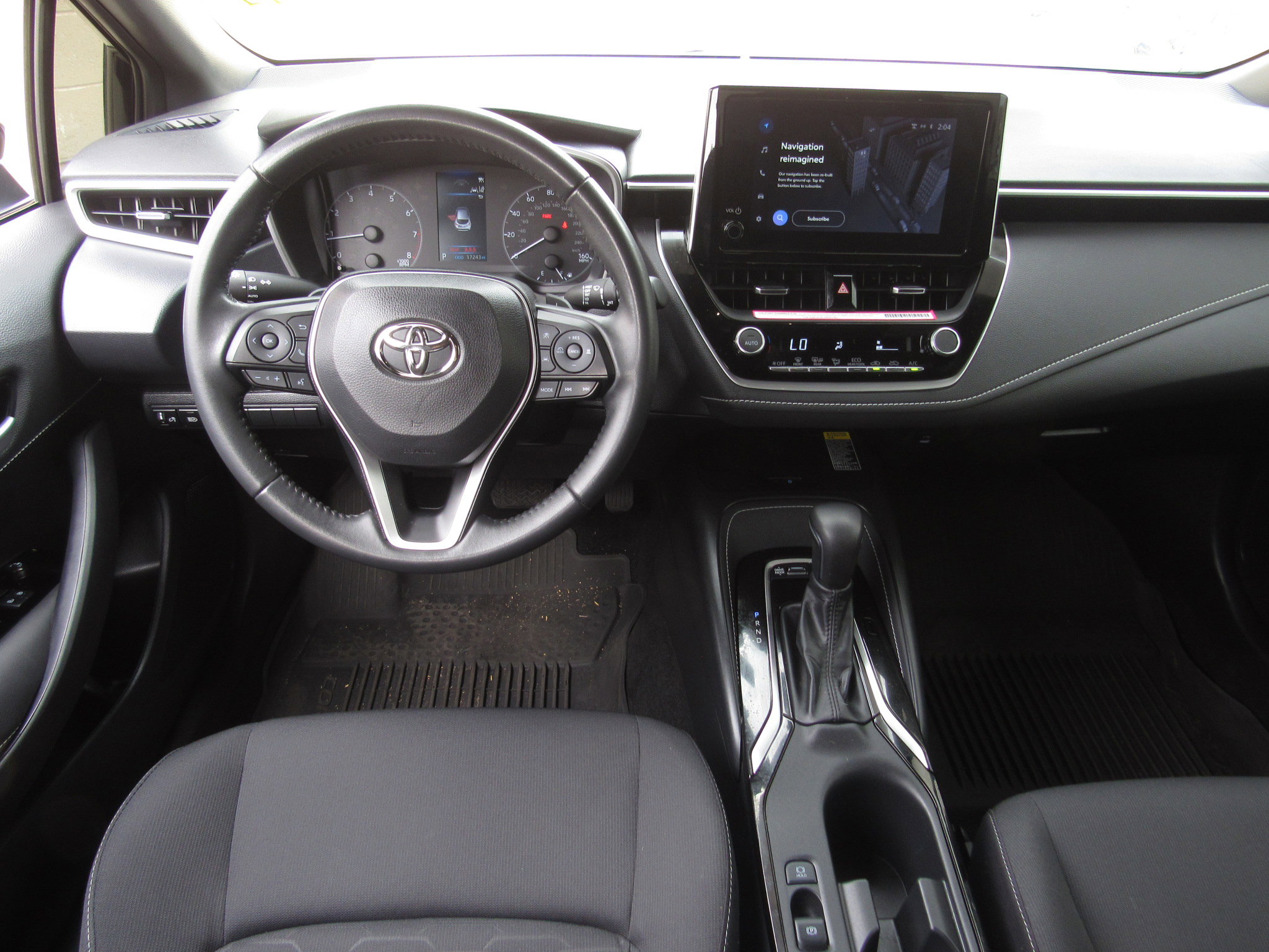 Used 2025 Toyota Corolla SE w/ SE Package image 15