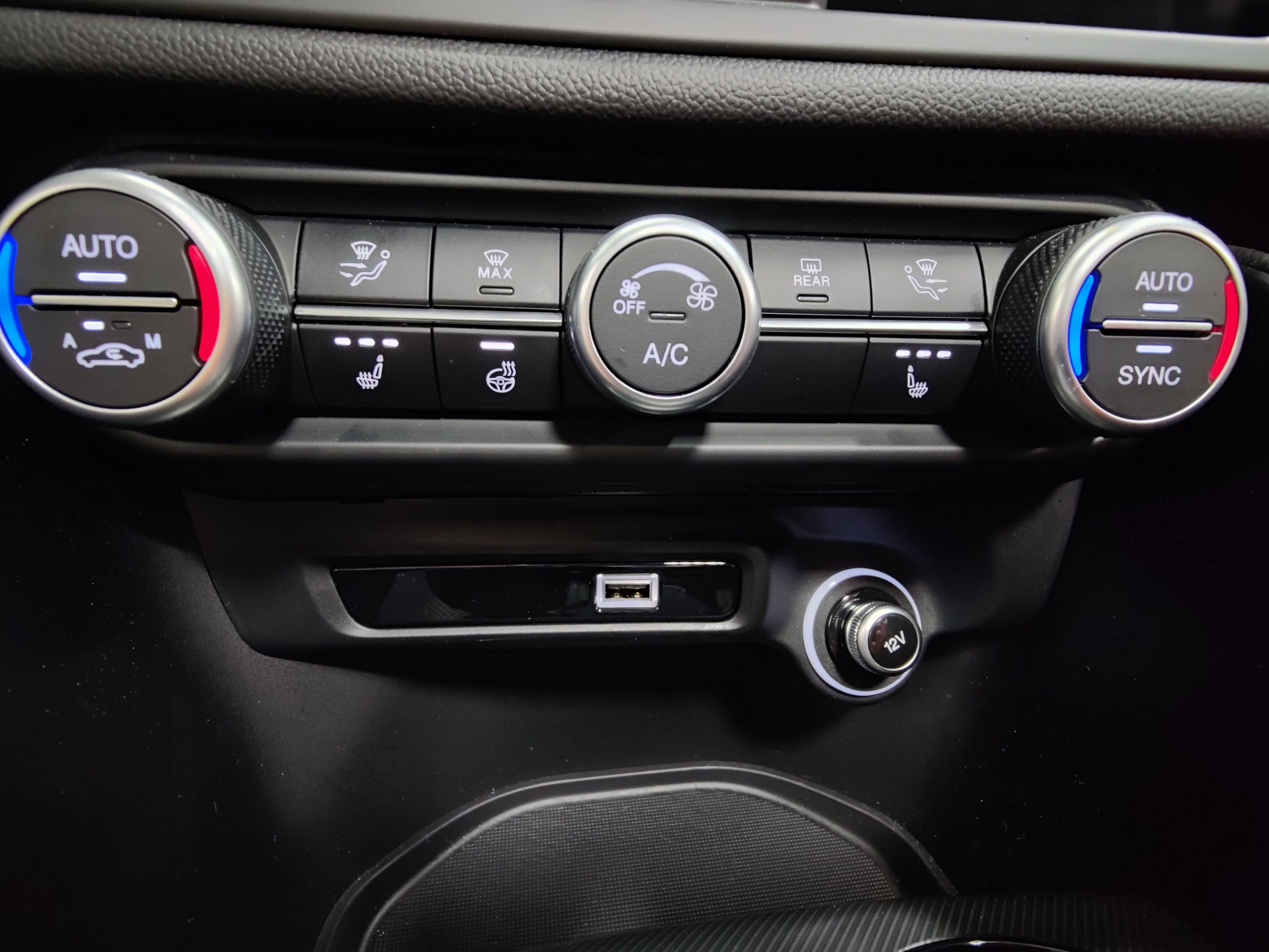 New 2025 Alfa Romeo Giulia AWD w/ Veloce Package AWD image 18