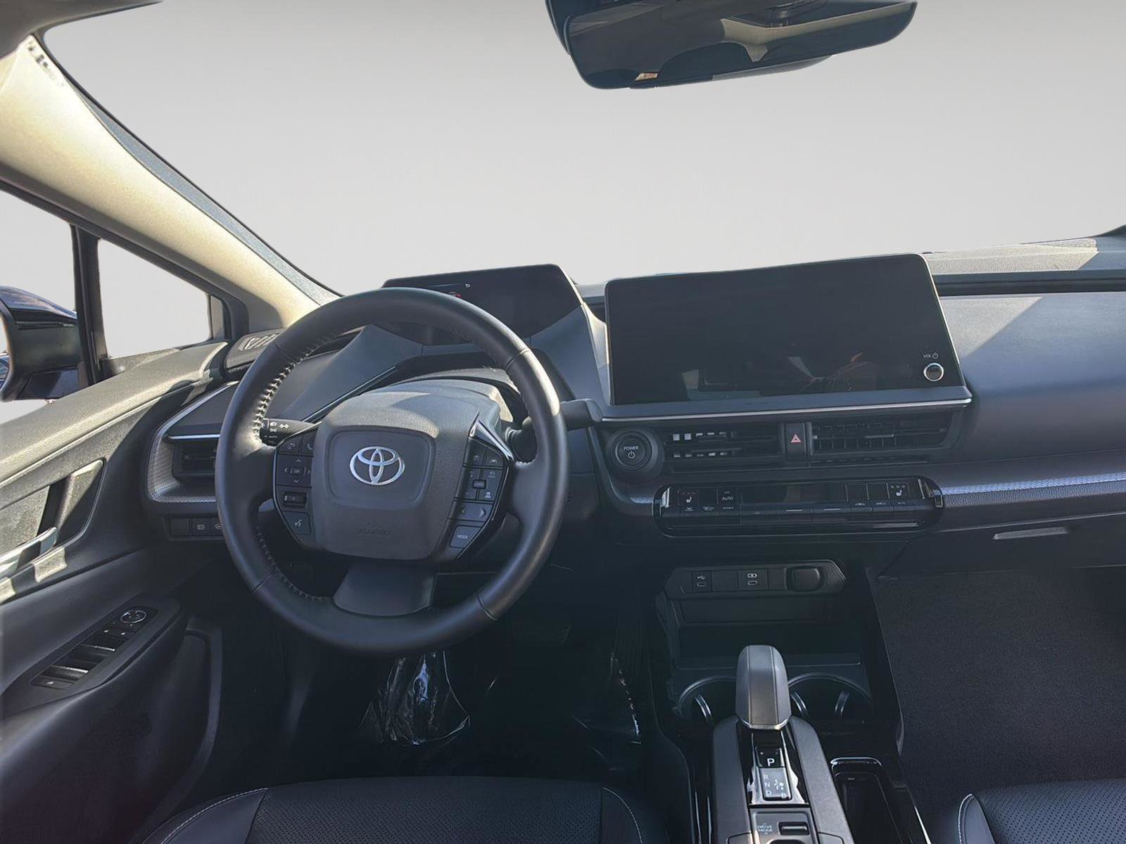 Used 2023 Toyota Prius XLE image 18