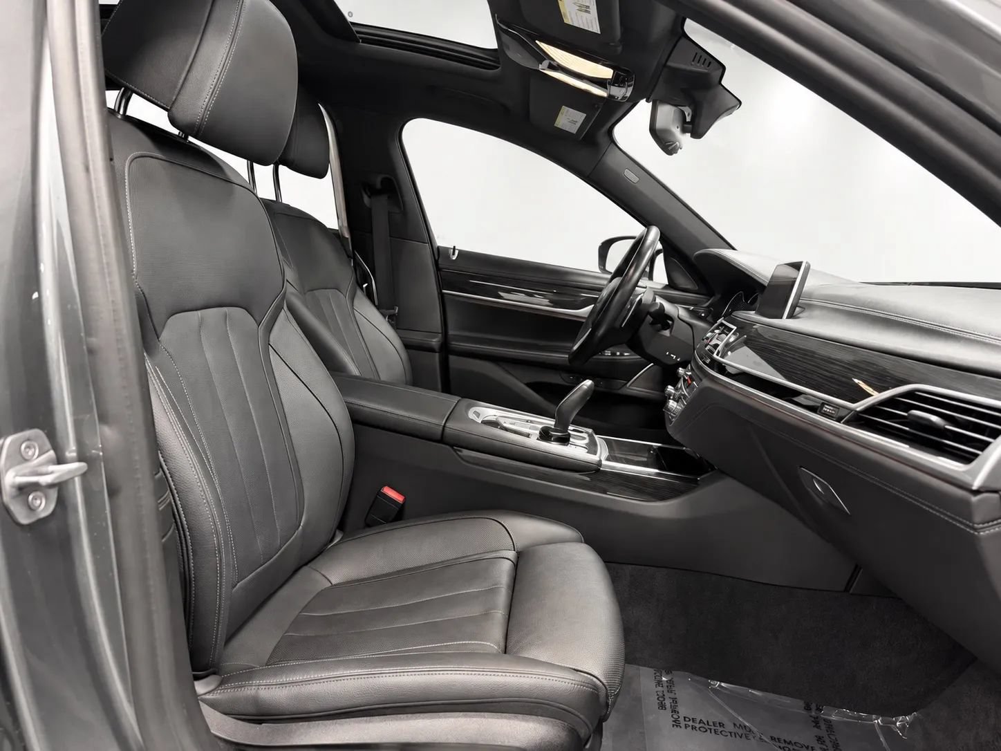 Used 2019 BMW 740i w/ Executive Package RWD image 26
